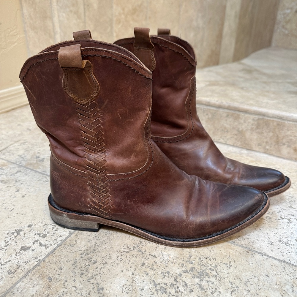 Spirit by Luchese Western boots